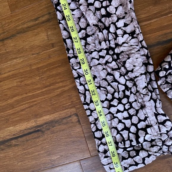 Fahari Bazaar batik pants in white and brown - Picture 10 of 10